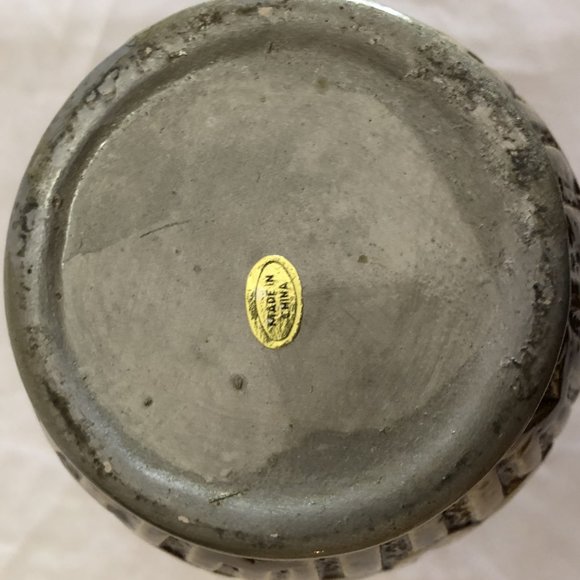 CERAMIC EMBOSSED VASE - Picture 3 of 3